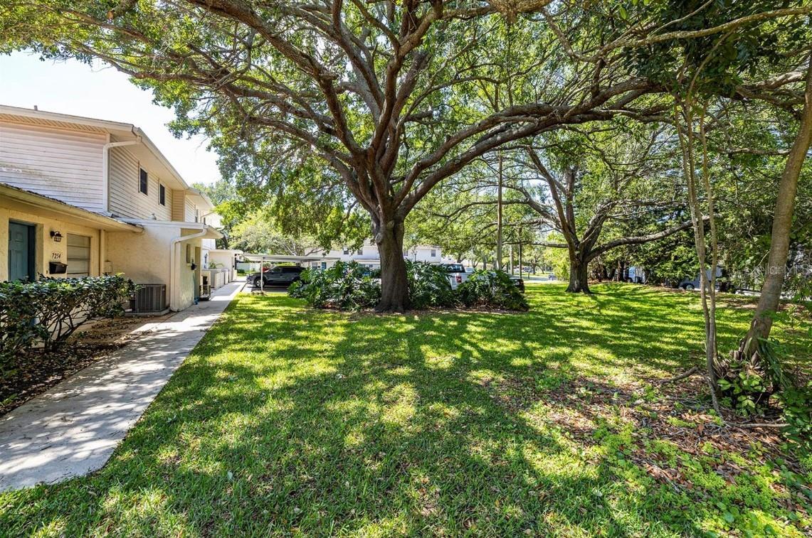 TOWNHOUSES AT BONNIE BAY CONDO - Residential
