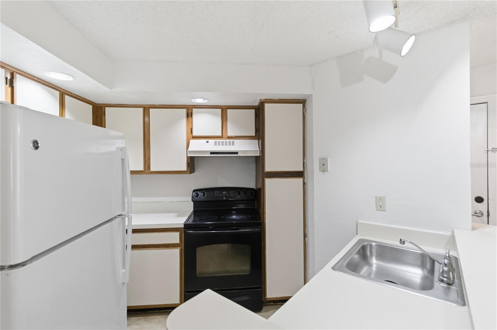 VENETIAN PLACE CONDO - Residential