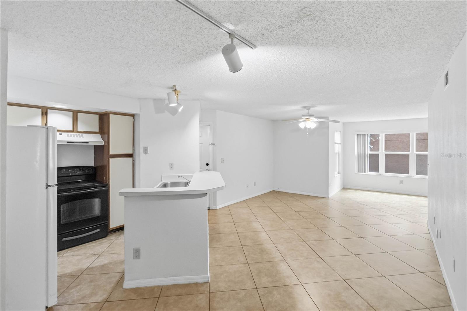 VENETIAN PLACE CONDO - Residential