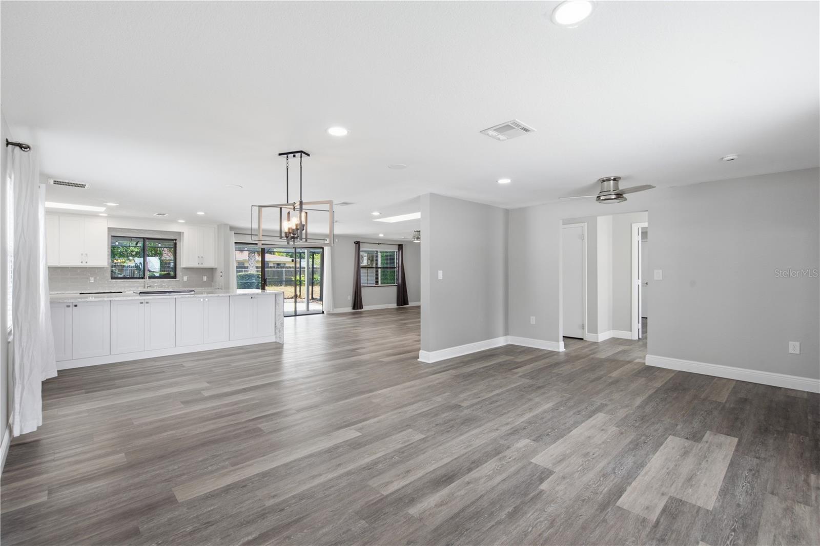 LAKE HOLLINGSWORTH ESTATES - Residential