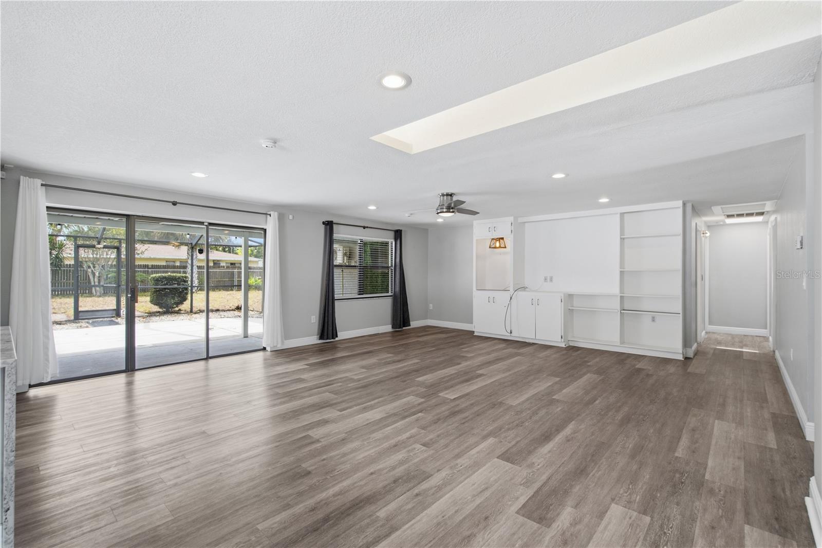 LAKE HOLLINGSWORTH ESTATES - Residential