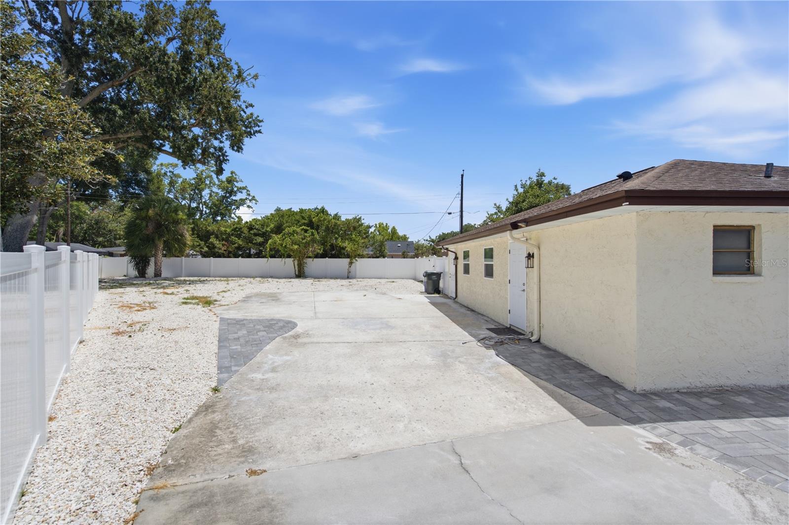 LAKE HOLLINGSWORTH ESTATES - Residential
