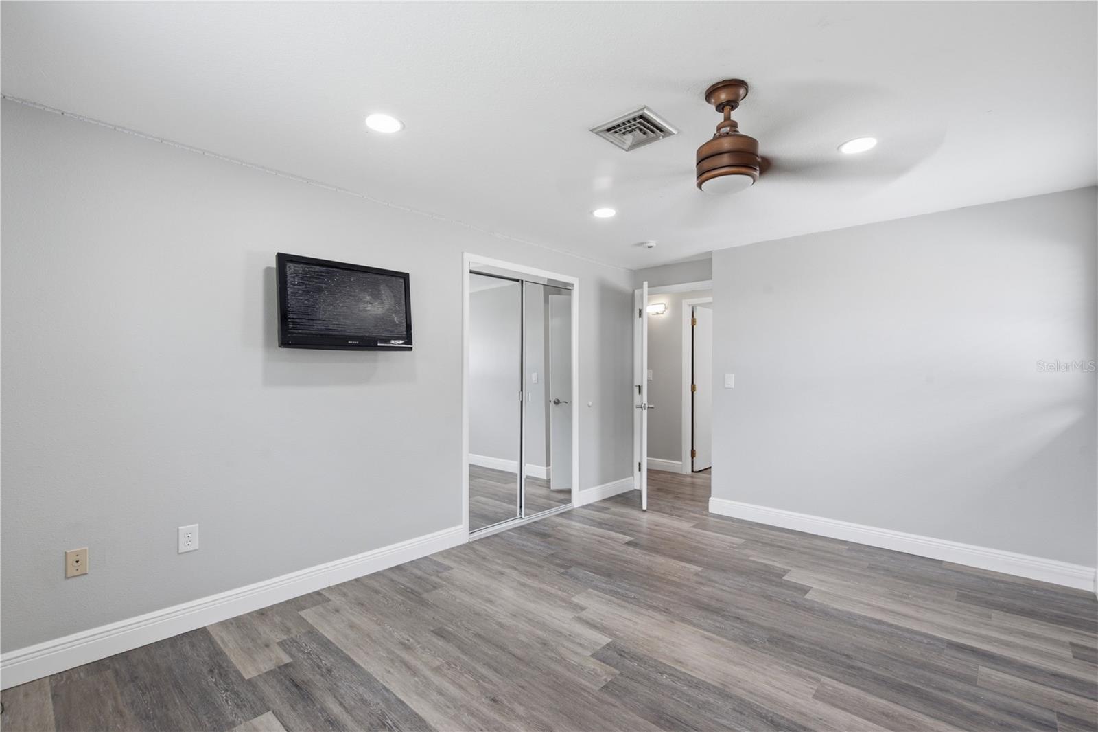 LAKE HOLLINGSWORTH ESTATES - Residential