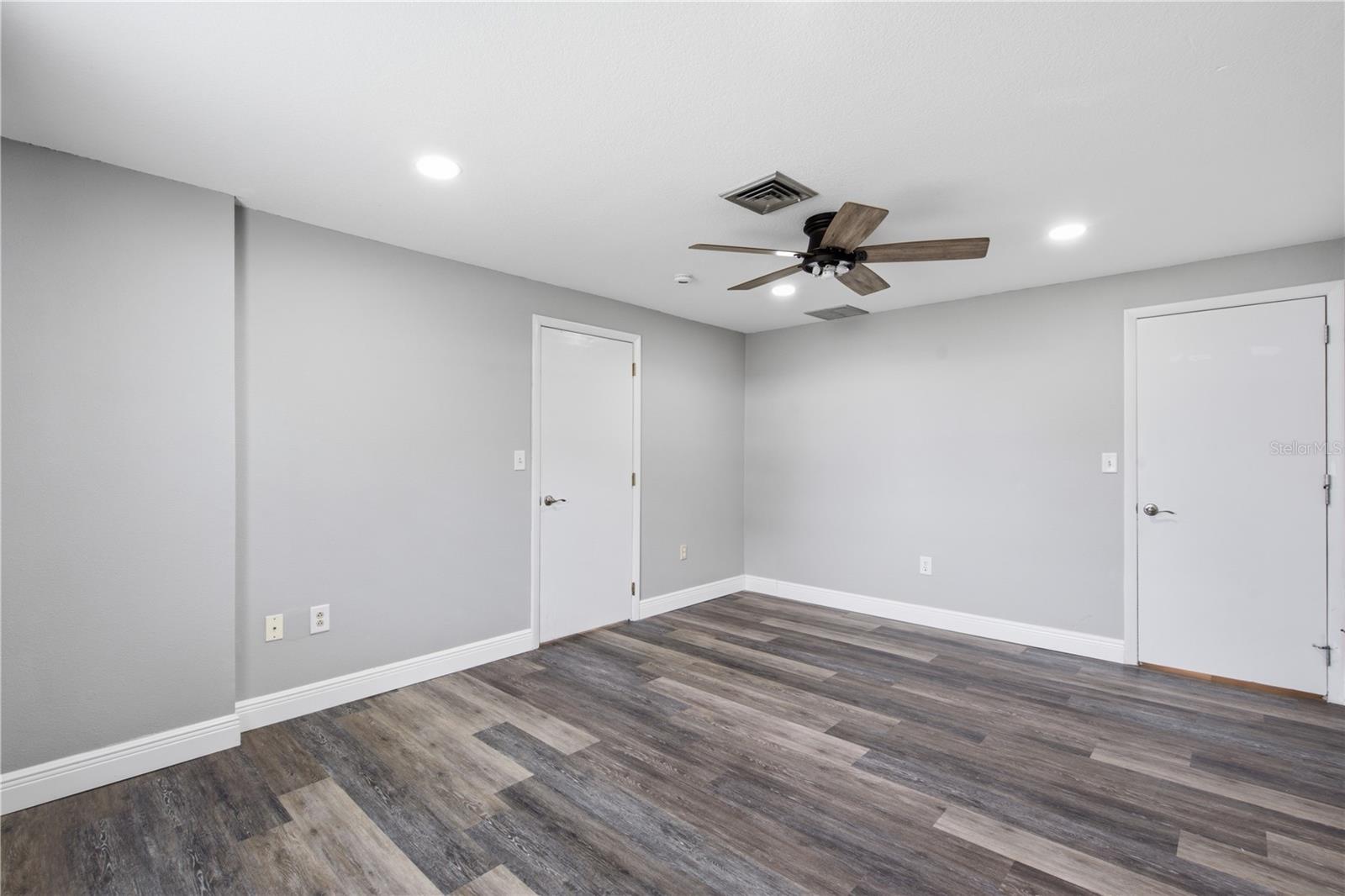 LAKE HOLLINGSWORTH ESTATES - Residential