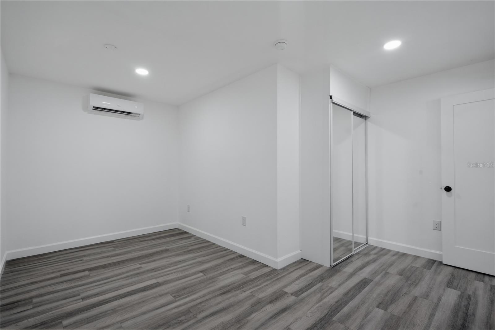 LAKE HOLLINGSWORTH ESTATES - Residential
