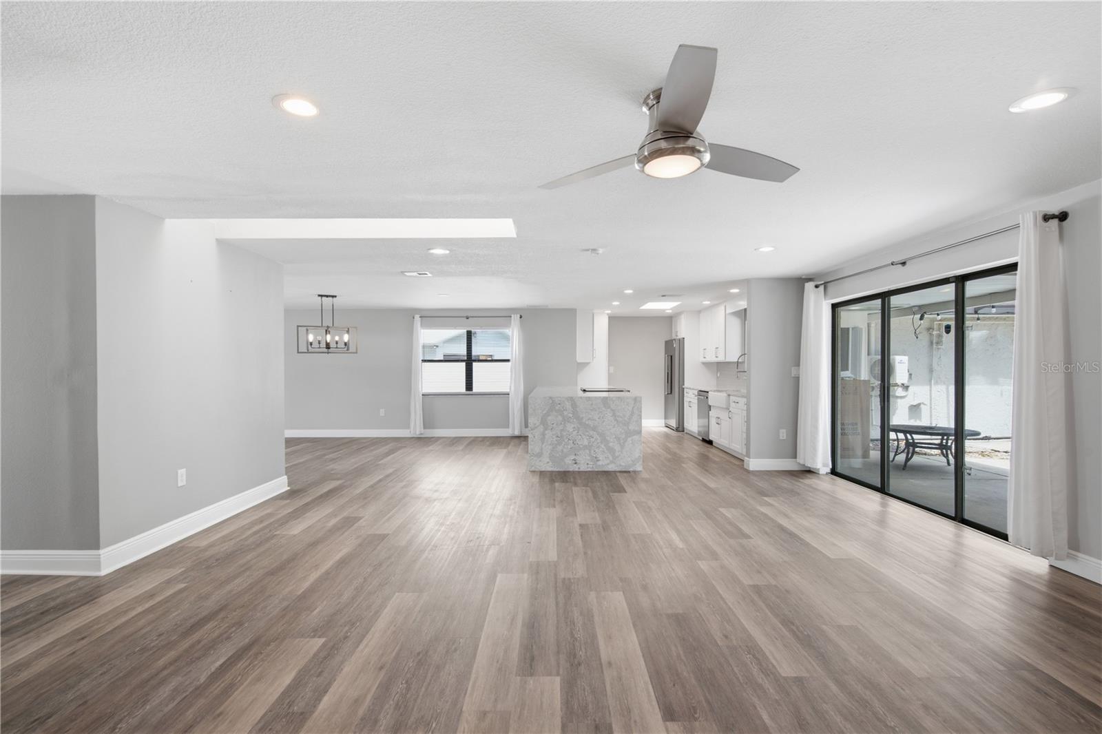 LAKE HOLLINGSWORTH ESTATES - Residential