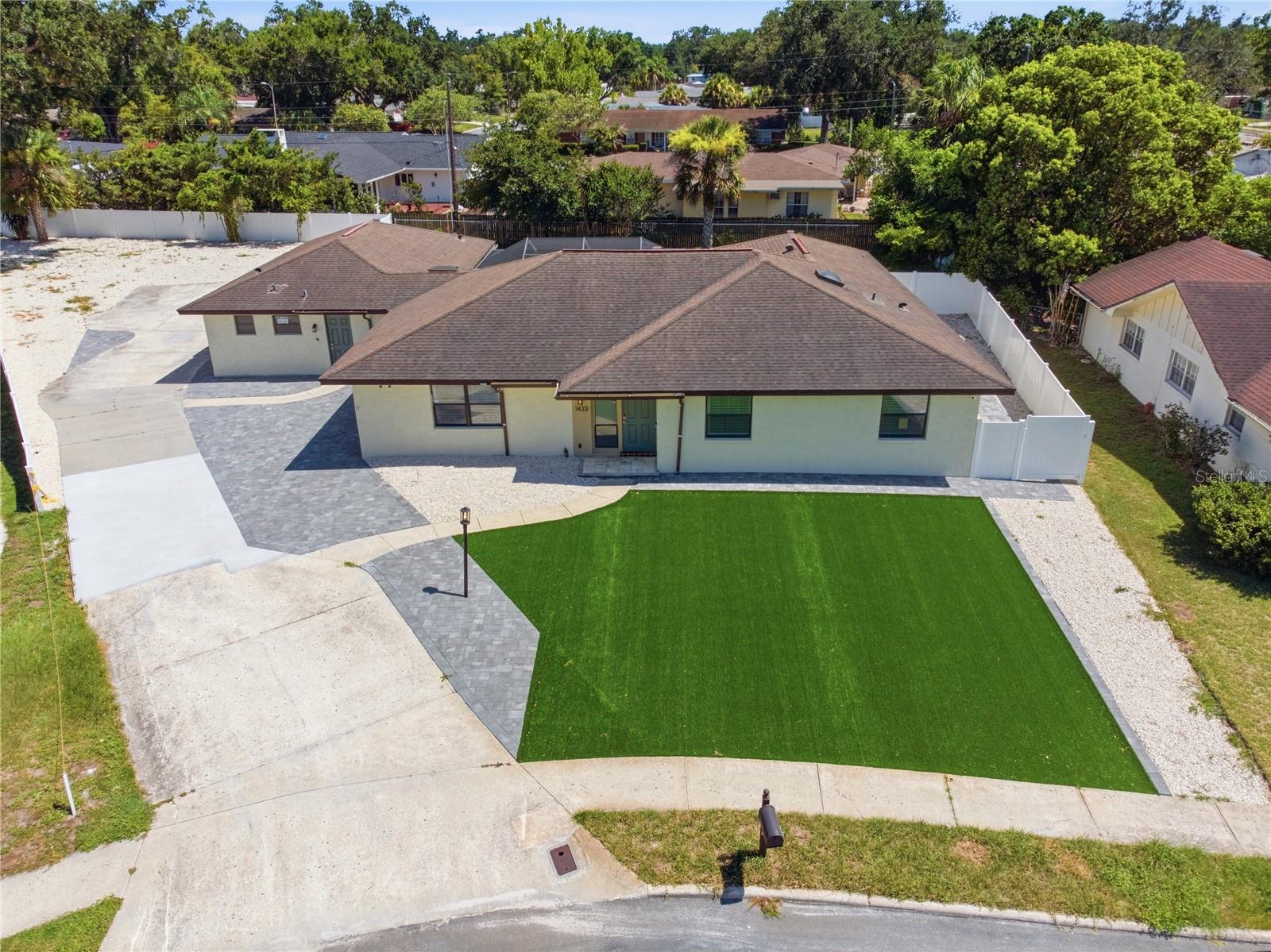 LAKE HOLLINGSWORTH ESTATES - Residential