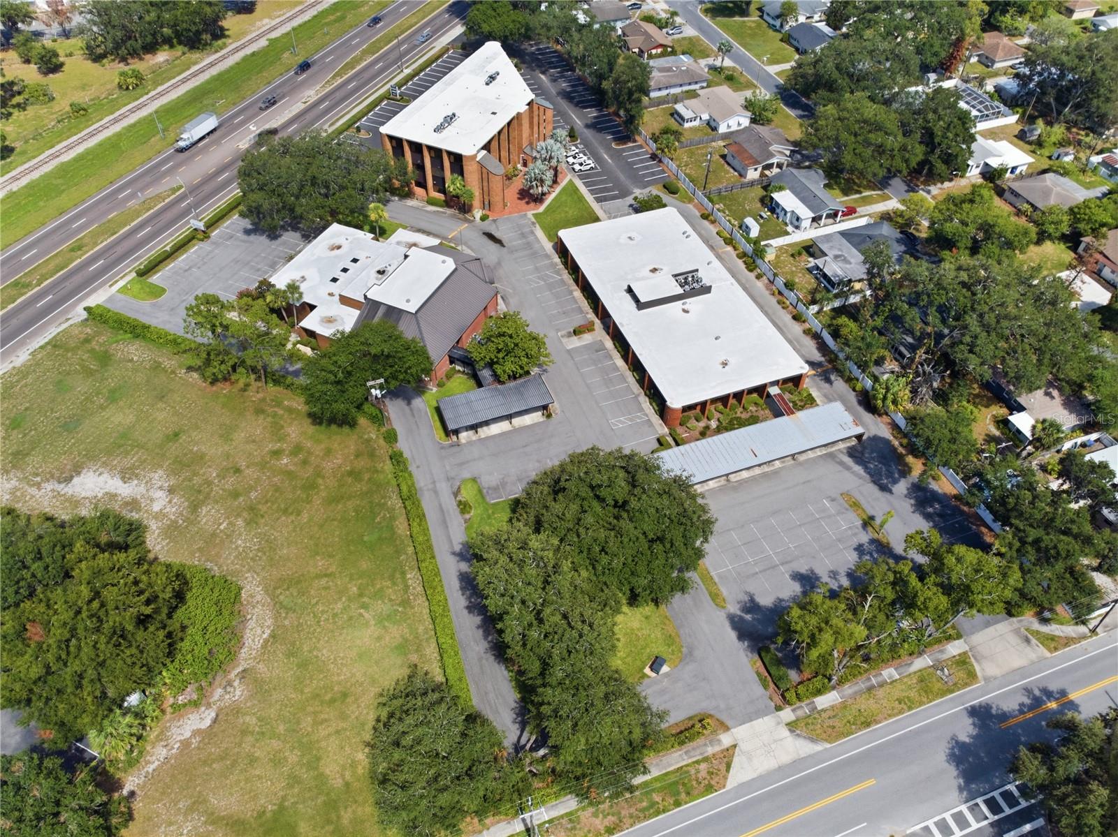 LAKE HOLLINGSWORTH ESTATES - Residential