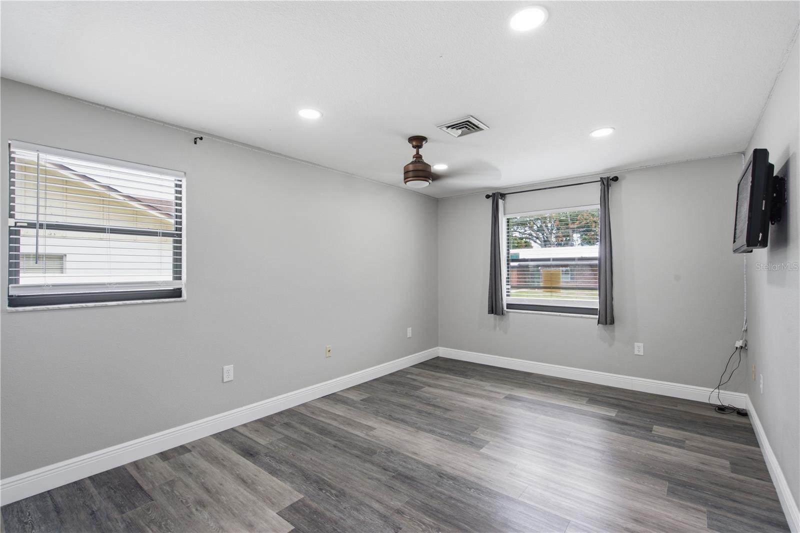 LAKE HOLLINGSWORTH ESTATES - Residential