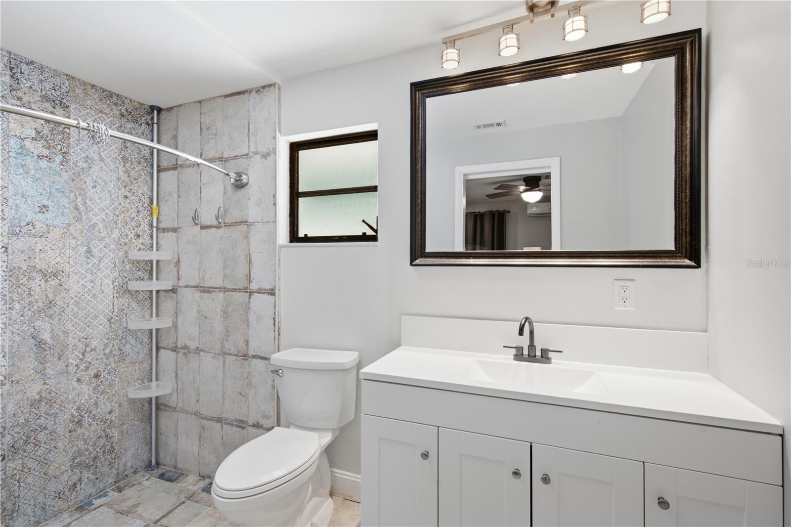 LAKE HOLLINGSWORTH ESTATES - Residential