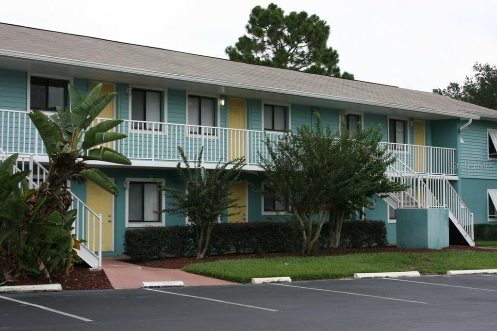 2 Bed/2 Bath RESORT STYLE FURNISHED APT. 1st Floor. Fully furnished and equipped. Just bring your bags!!! Whirlpool tub in Master bedroom. Tile in main areas. New paint and vinyl plank flooring throughout.
Carpet in living room and bedrooms. Private patio. Resort amenities included. Guests can relax in the outdoor whirlpool or play on the racquetball court. A fitness center & game room & concierge services are available. Walt Disney World, Universal Studios & SeaWorld are just 20-minute drive. Renters must add $225/month for Electric and water. RENTERS CAN GET Cable and internet via SPECTRUM.