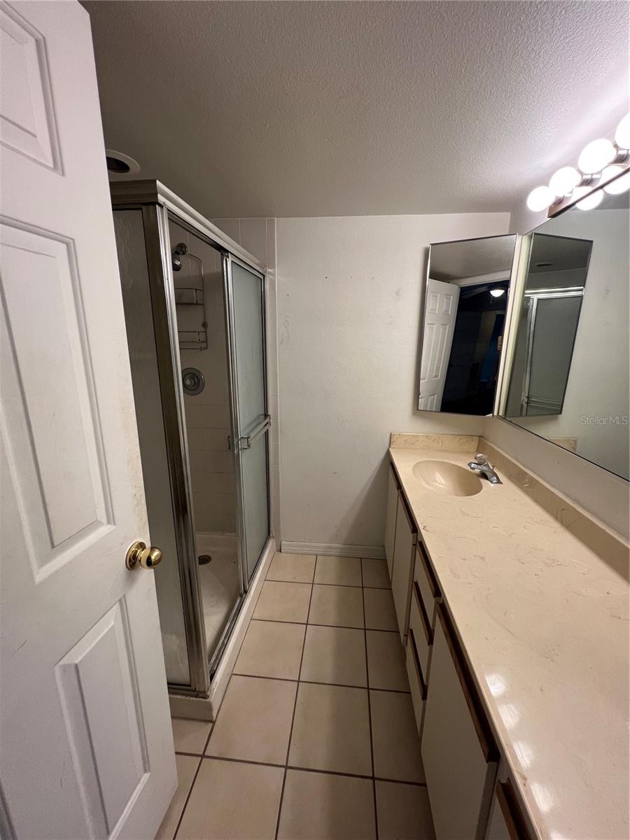 LEESBURG ROYAL OAK ESTATES SUB - Residential Lease