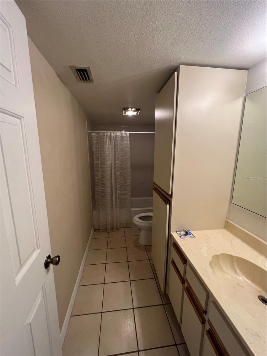 LEESBURG ROYAL OAK ESTATES SUB - Residential Lease