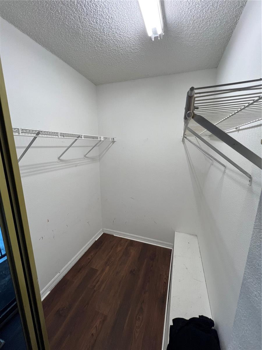 LEESBURG ROYAL OAK ESTATES SUB - Residential Lease