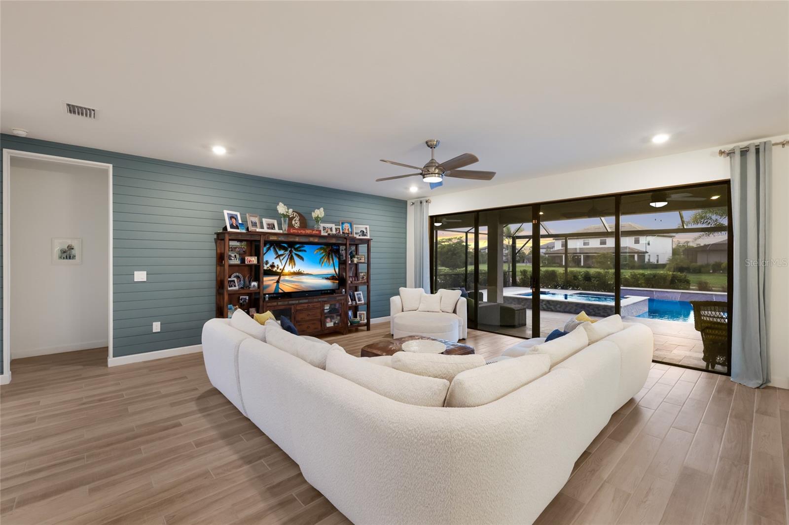 LORRAINE LAKES PH I - Residential