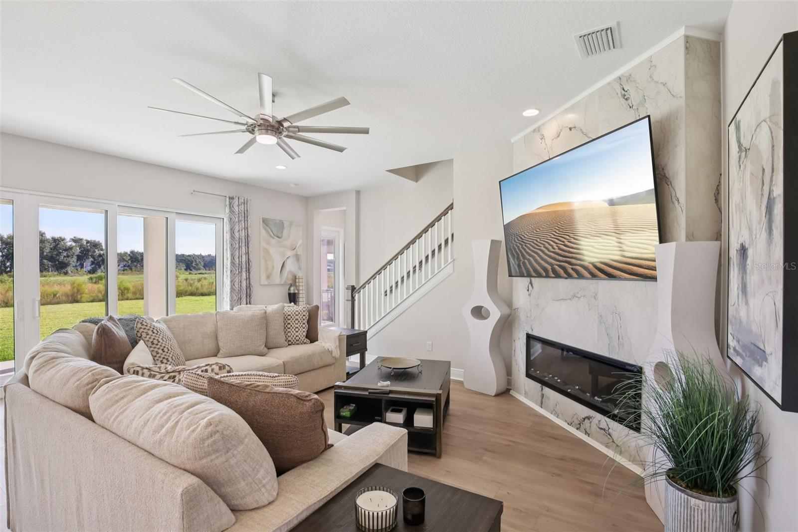 HINTON HAWKSTONE - Residential