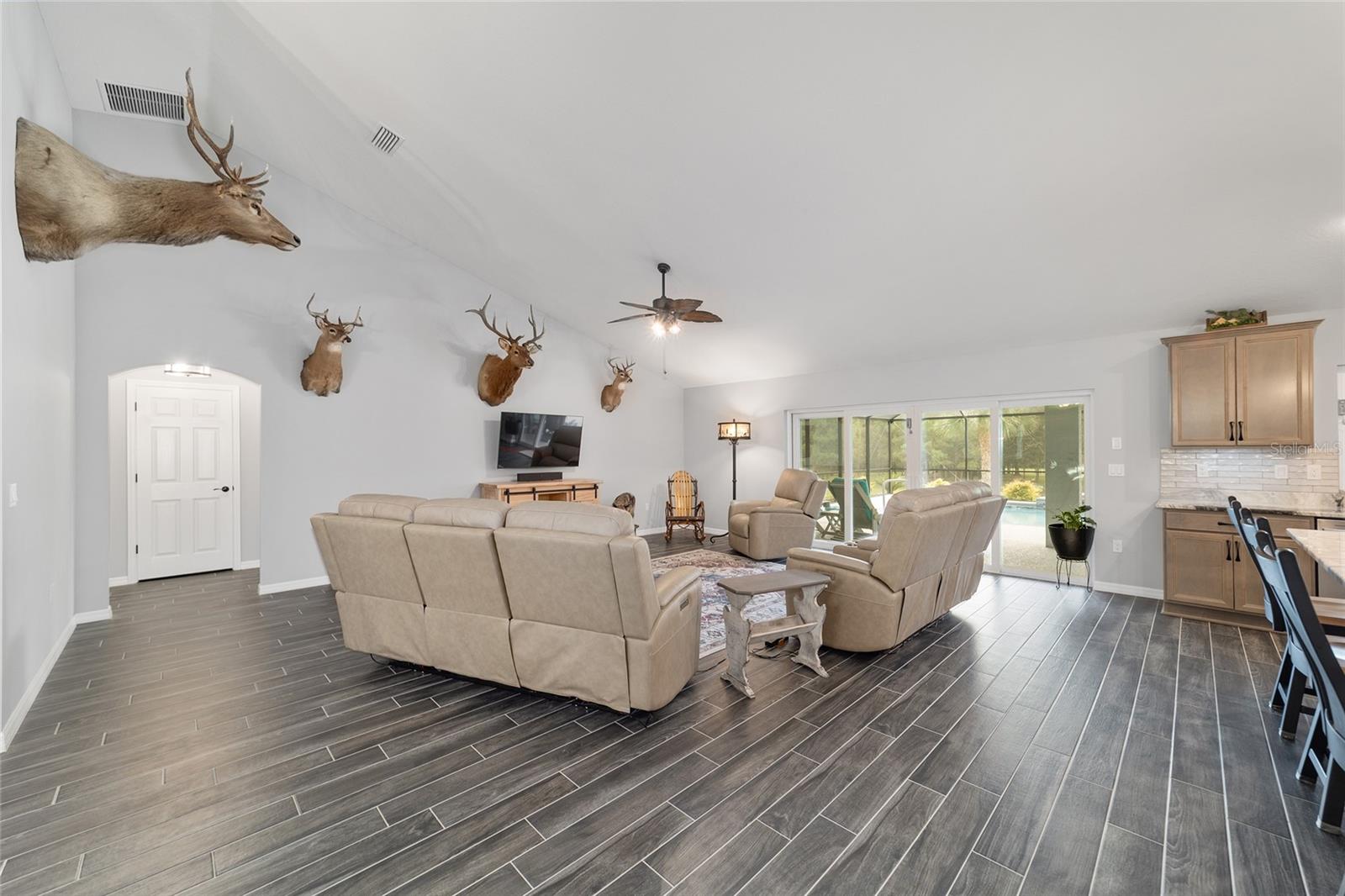 ROYAL OAKS FARMS - Residential