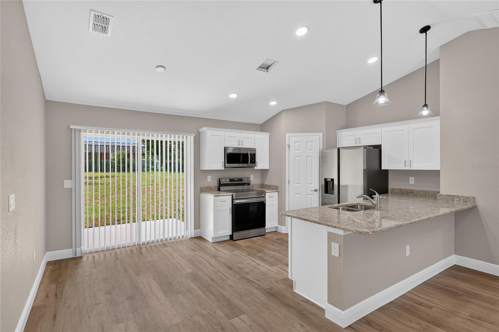 RAINBOW LAKES ESTATE - Residential