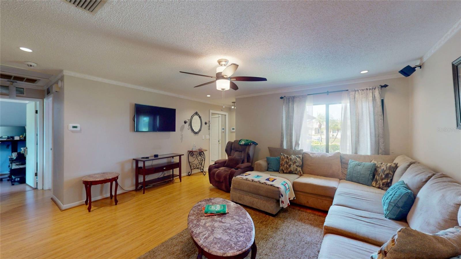 BONNIE BAY UNIT THREE PH TWO - Residential