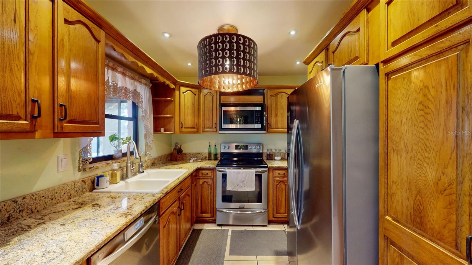 BONNIE BAY UNIT THREE PH TWO - Residential