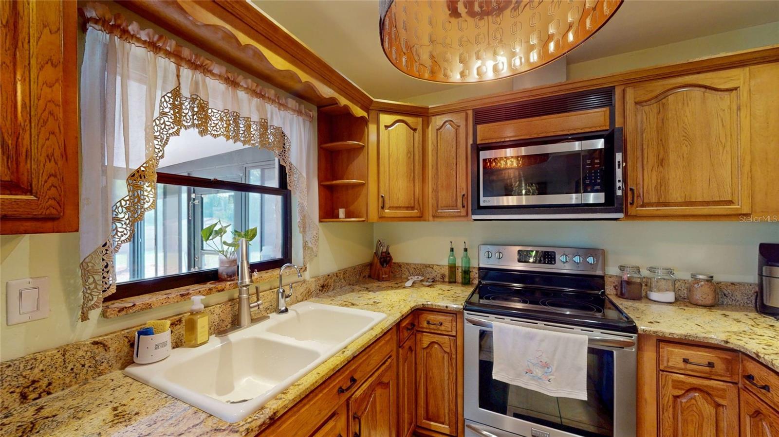 BONNIE BAY UNIT THREE PH TWO - Residential