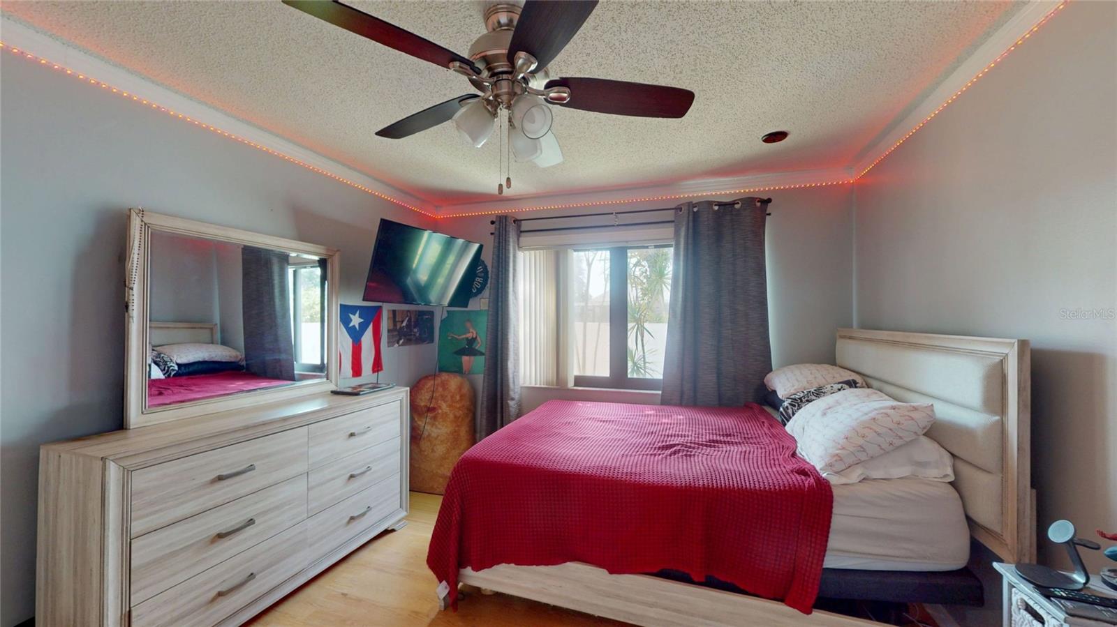 BONNIE BAY UNIT THREE PH TWO - Residential