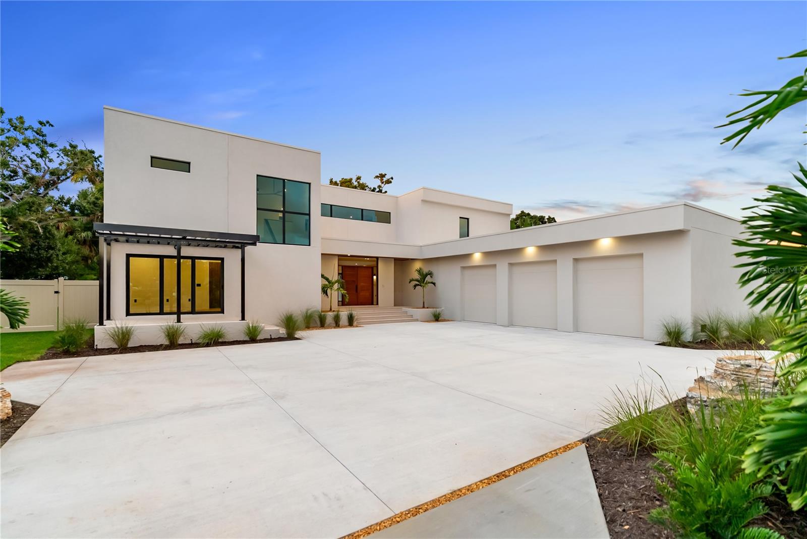 MIDWOOD MANOR - Residential