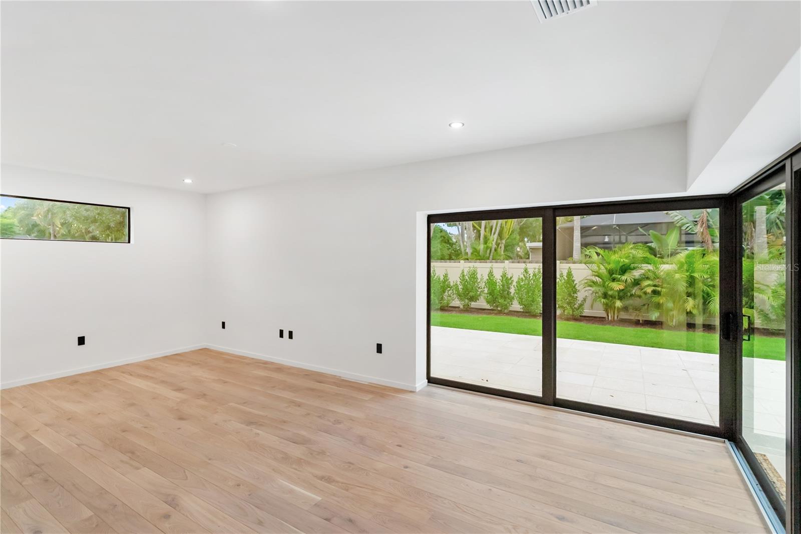 MIDWOOD MANOR - Residential