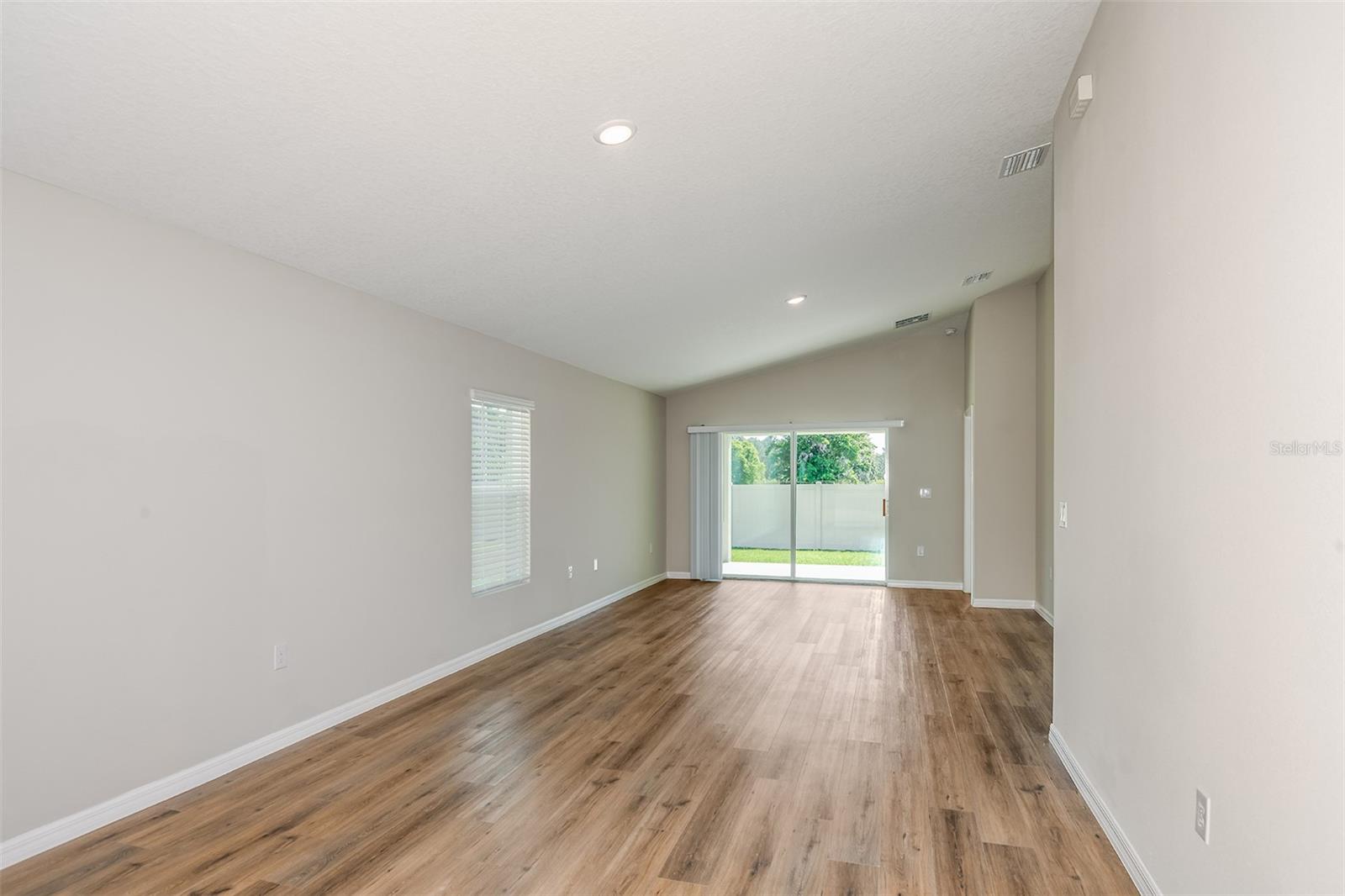 PASADENA WOODS - Residential