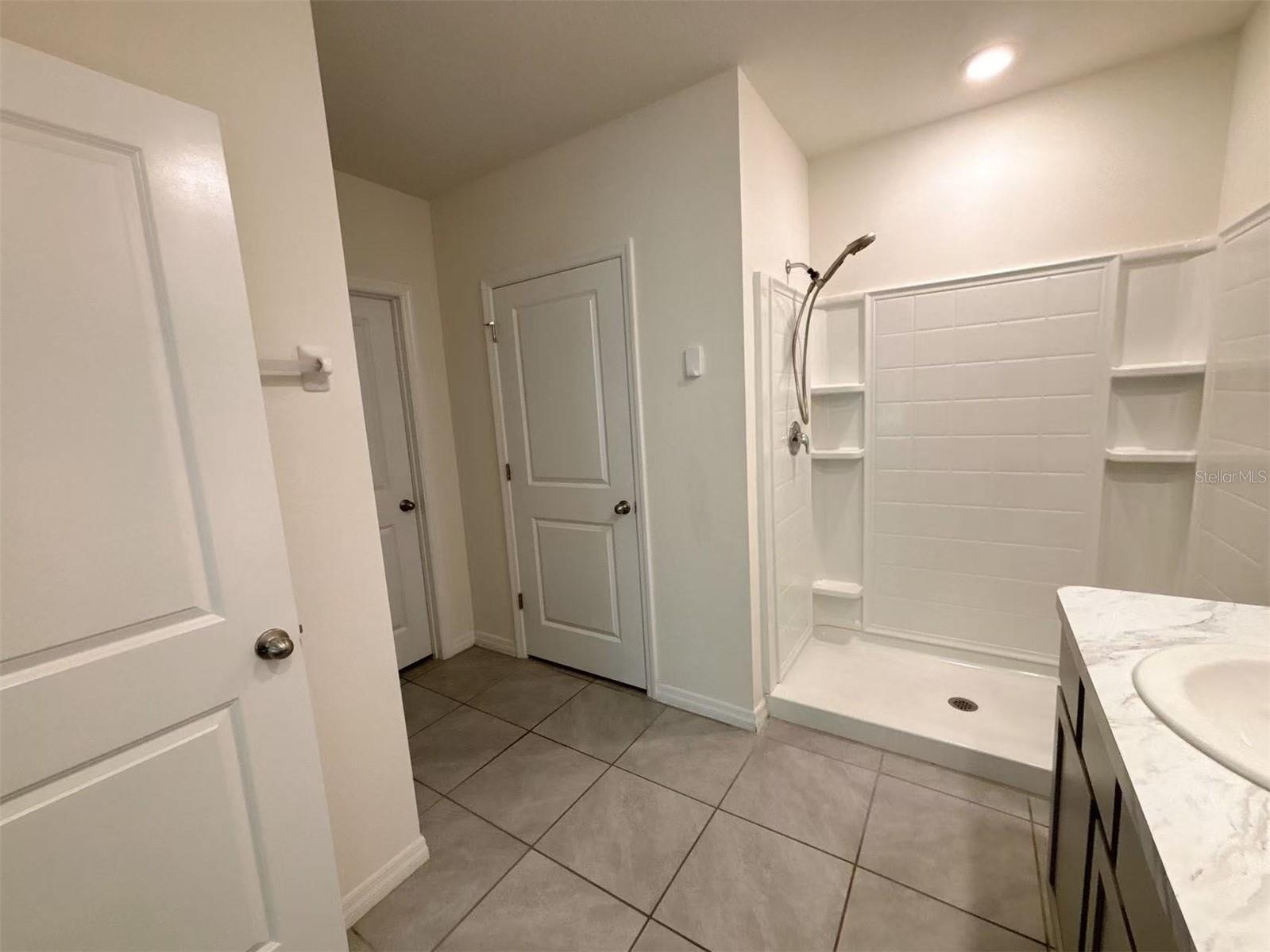 LAKE DIAMOND NORTH - Residential Lease