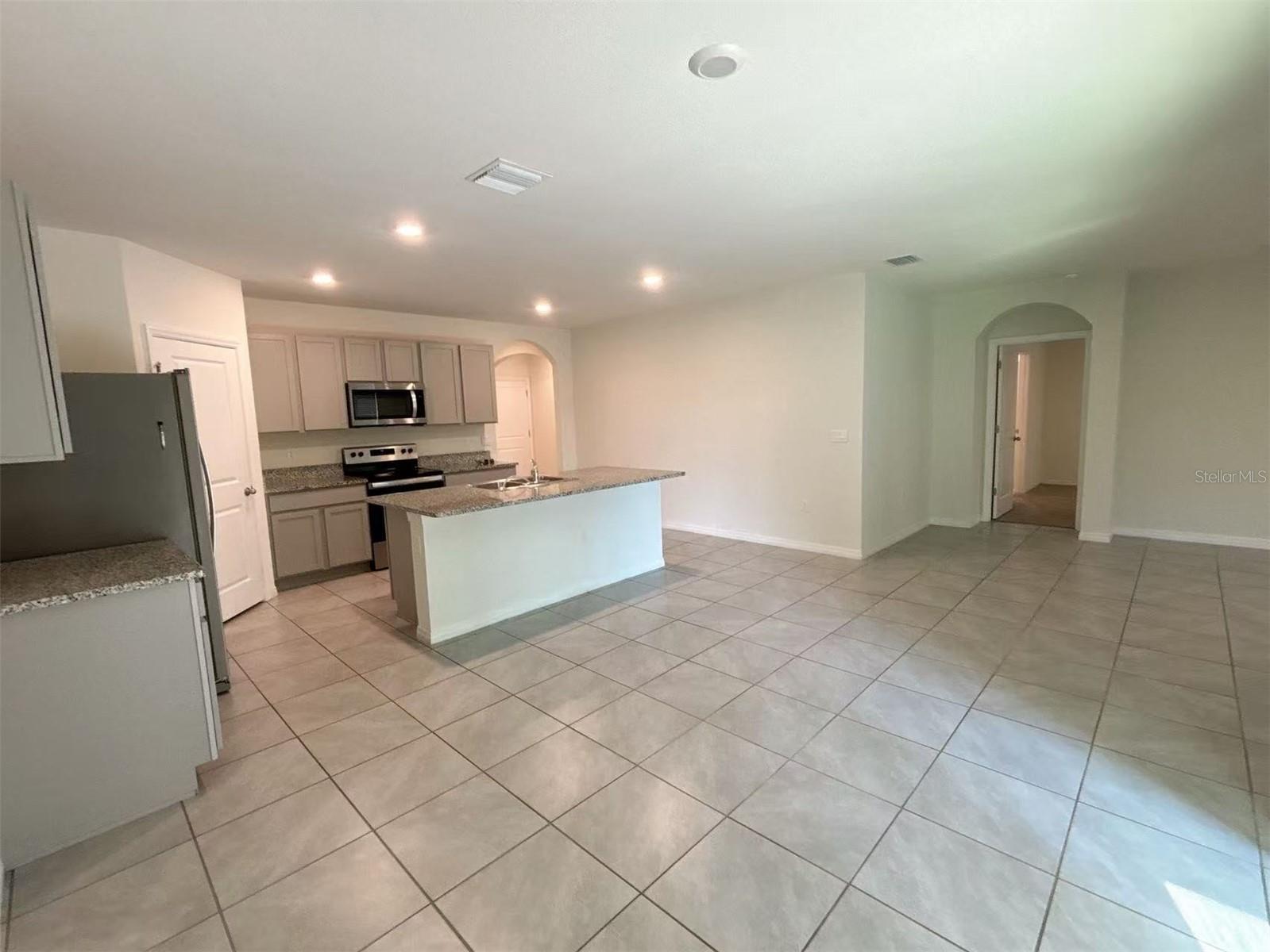 LAKE DIAMOND NORTH - Residential Lease