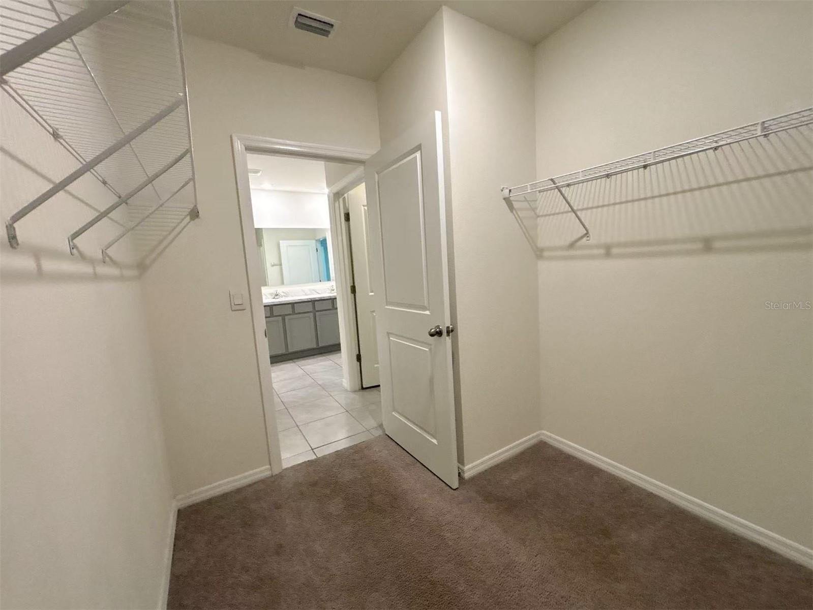 LAKE DIAMOND NORTH - Residential Lease