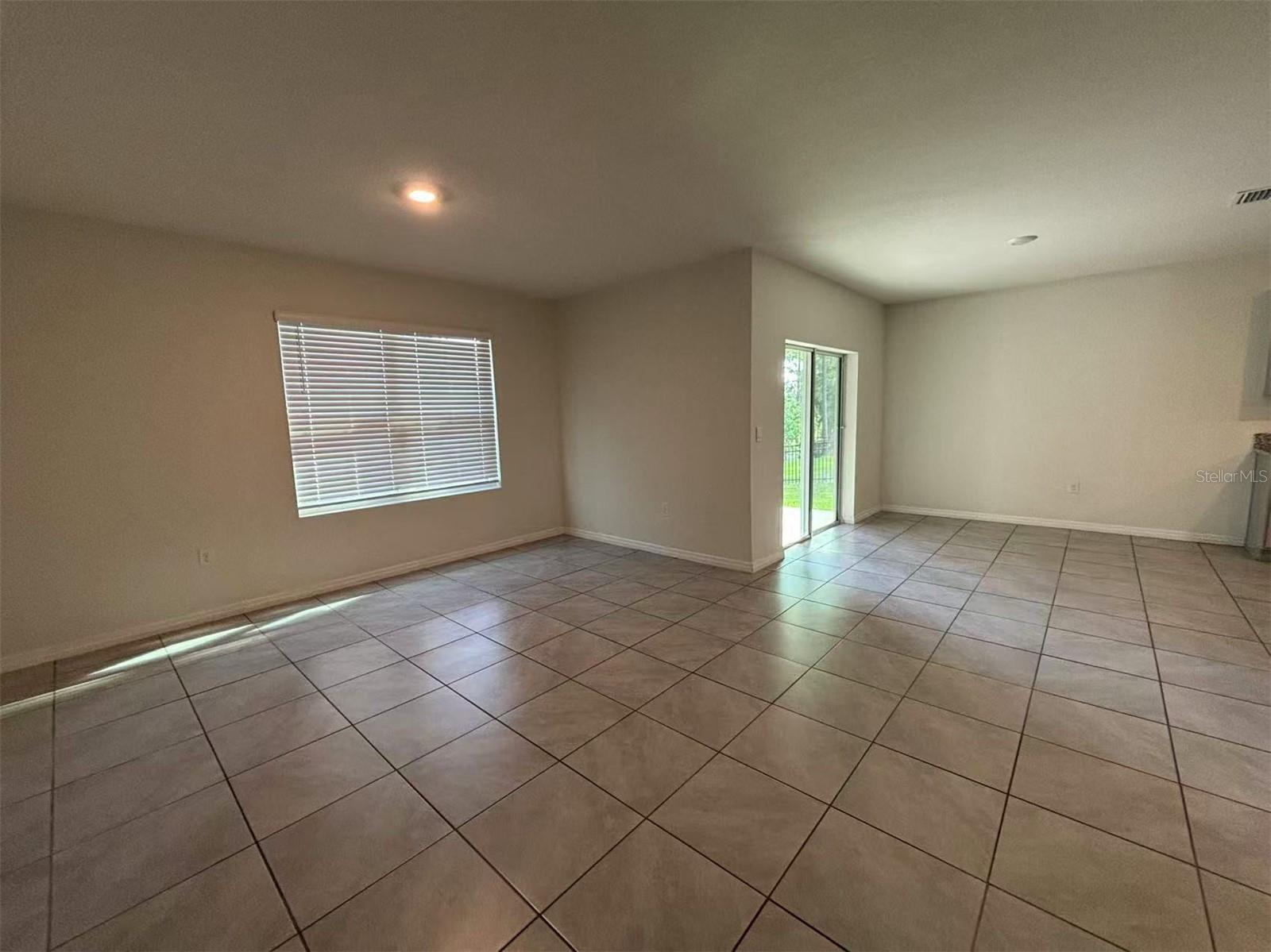 LAKE DIAMOND NORTH - Residential Lease