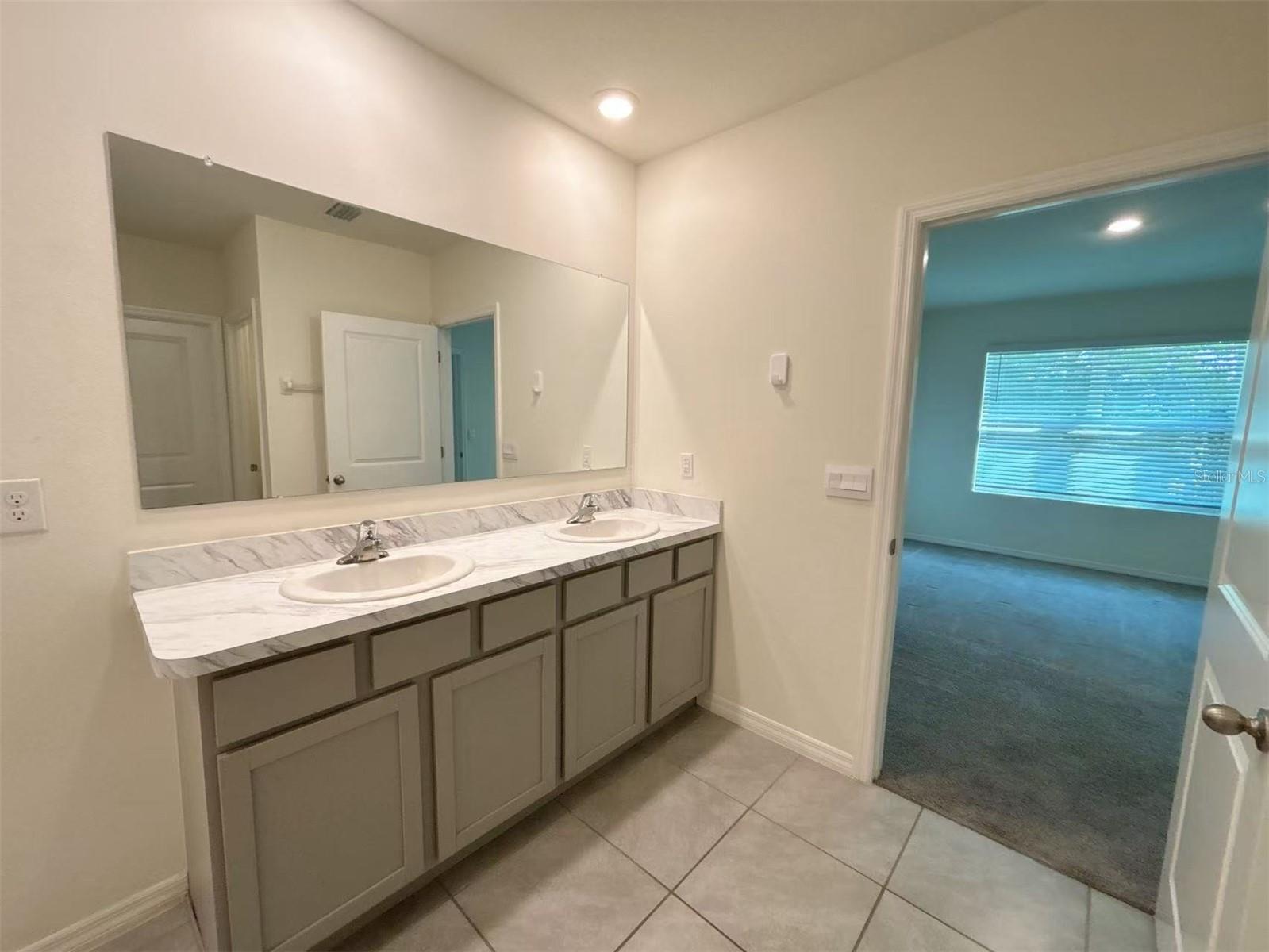 LAKE DIAMOND NORTH - Residential Lease