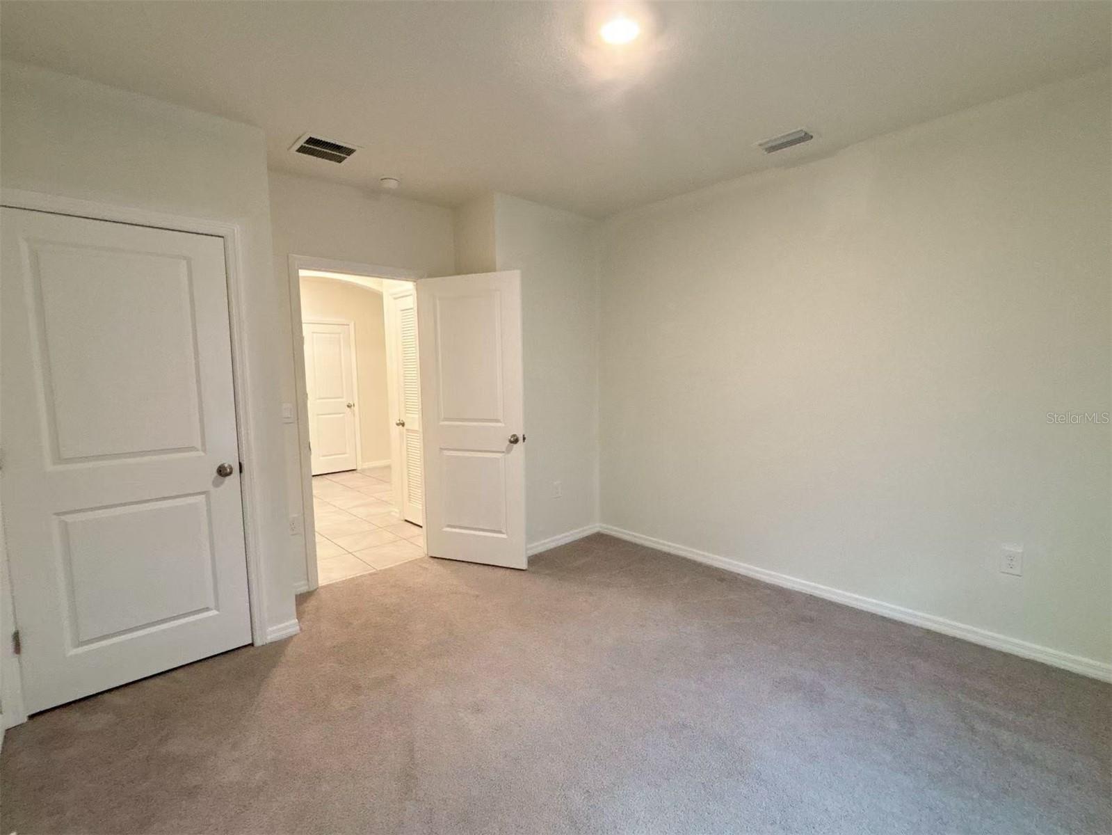 LAKE DIAMOND NORTH - Residential Lease