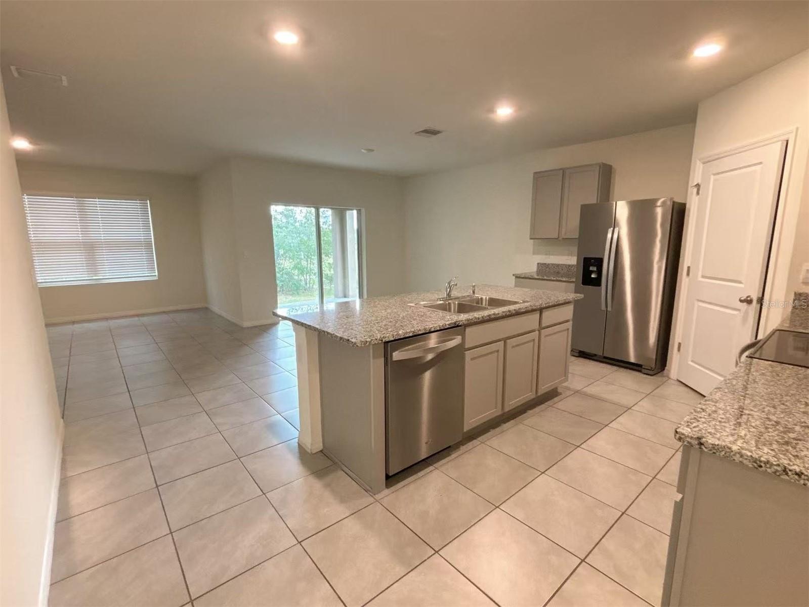 LAKE DIAMOND NORTH - Residential Lease