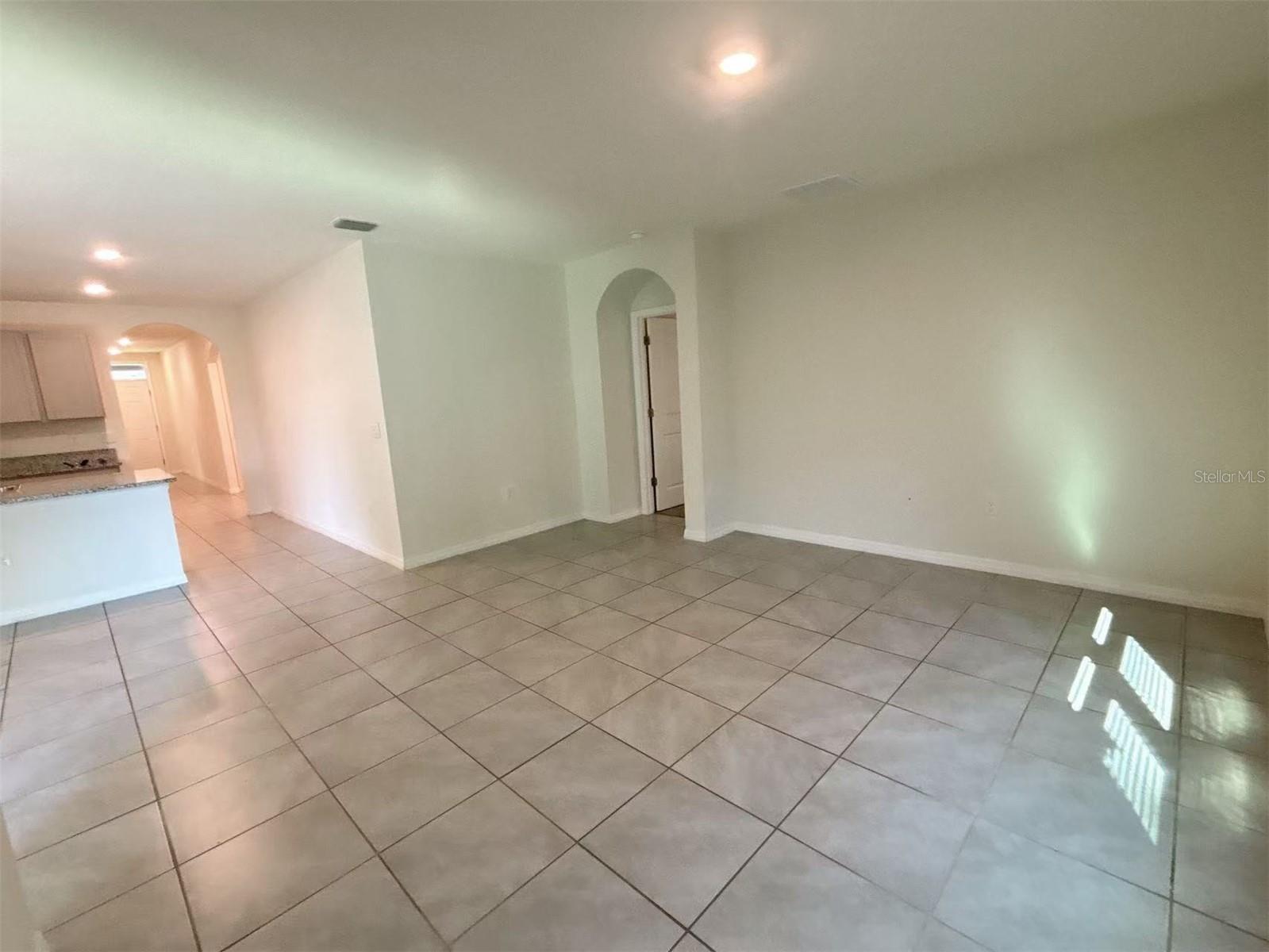 LAKE DIAMOND NORTH - Residential Lease