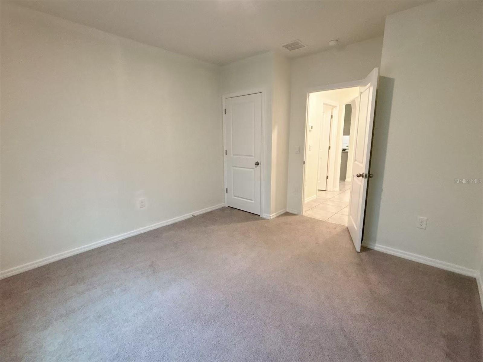 LAKE DIAMOND NORTH - Residential Lease