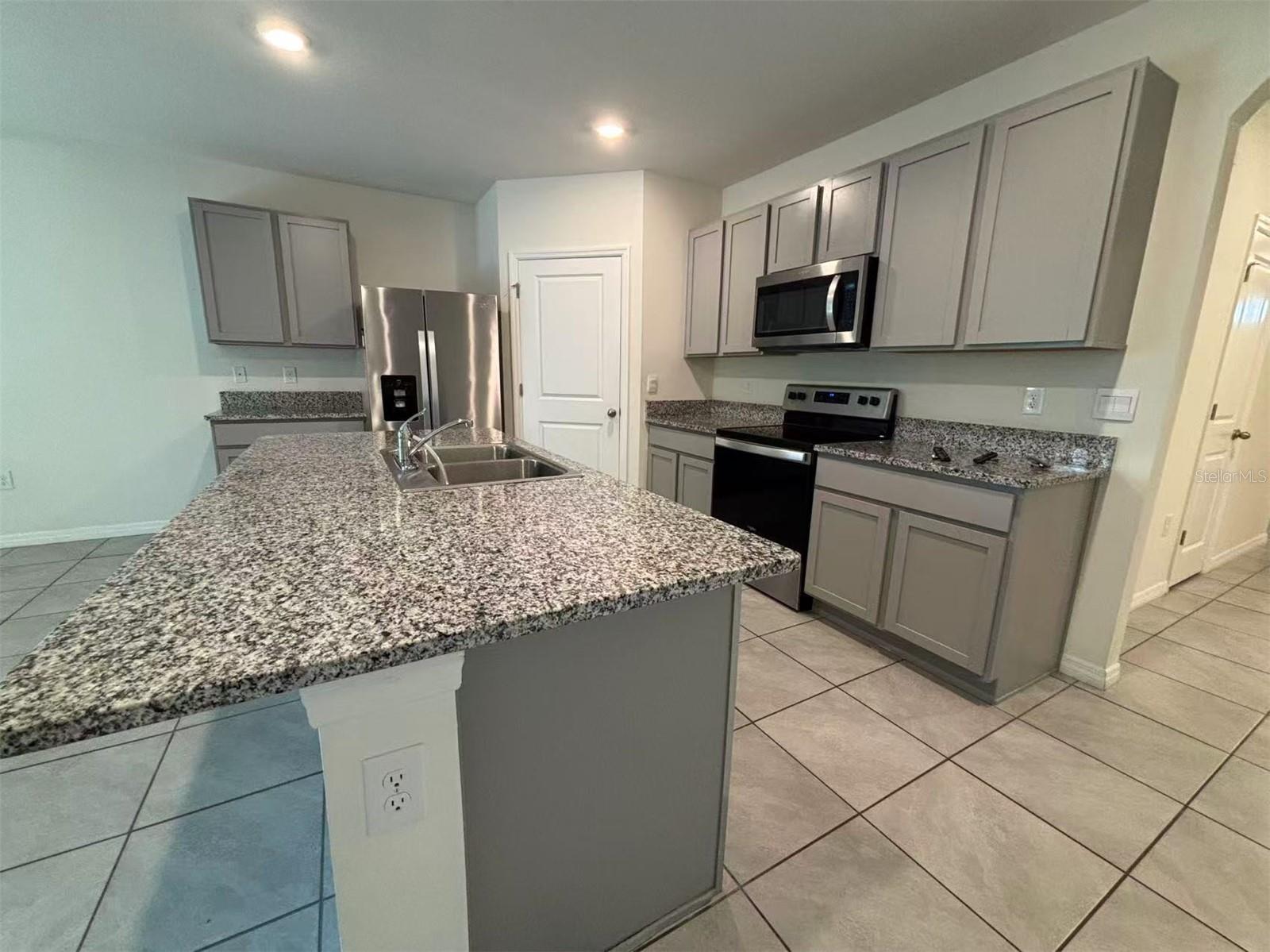 LAKE DIAMOND NORTH - Residential Lease