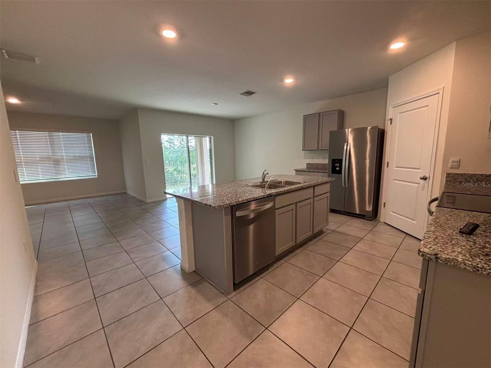LAKE DIAMOND NORTH - Residential Lease