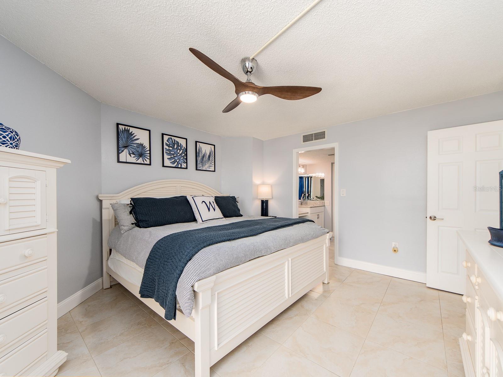 ISLAND WALK CONDO - Residential