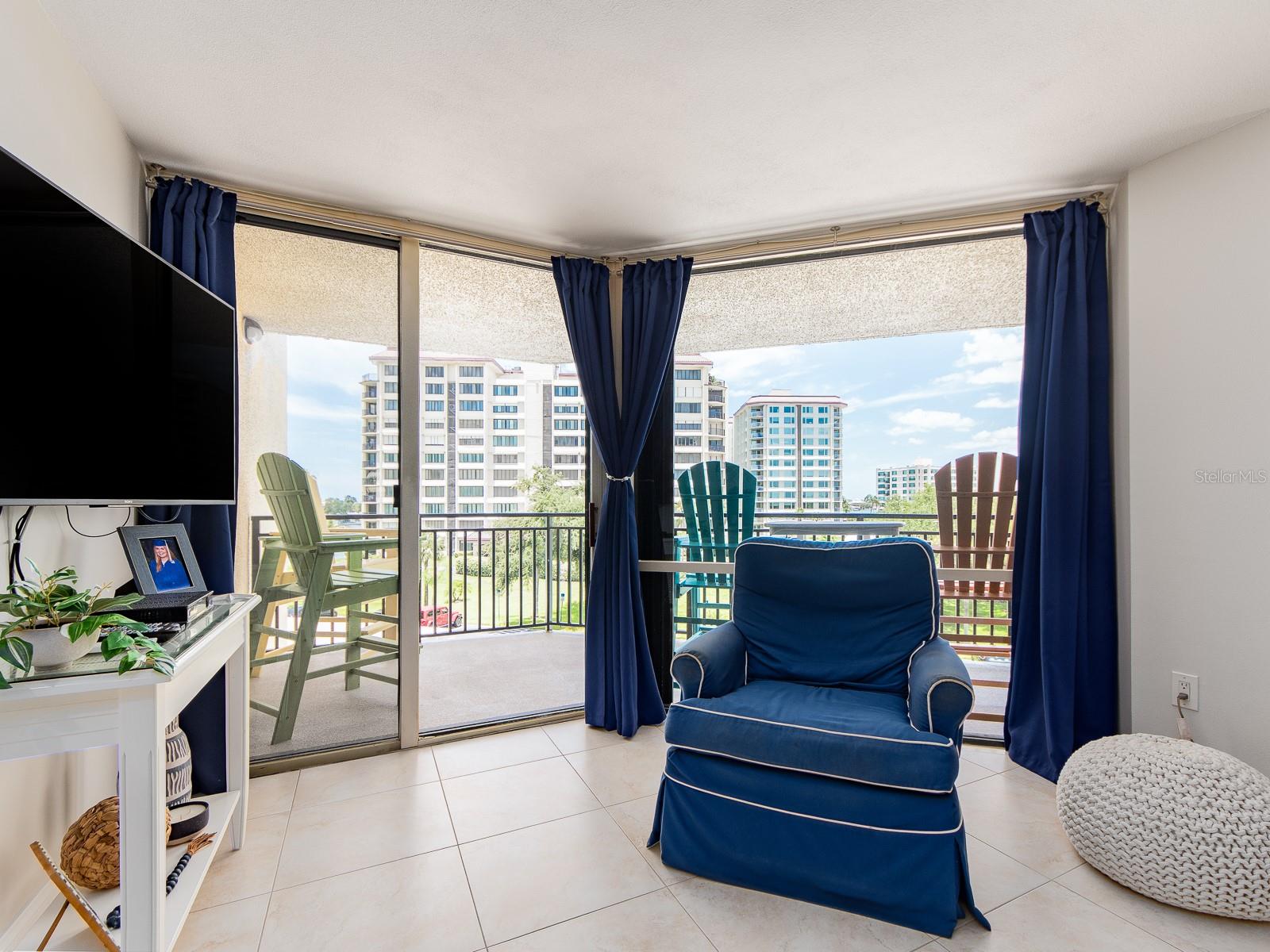 ISLAND WALK CONDO - Residential