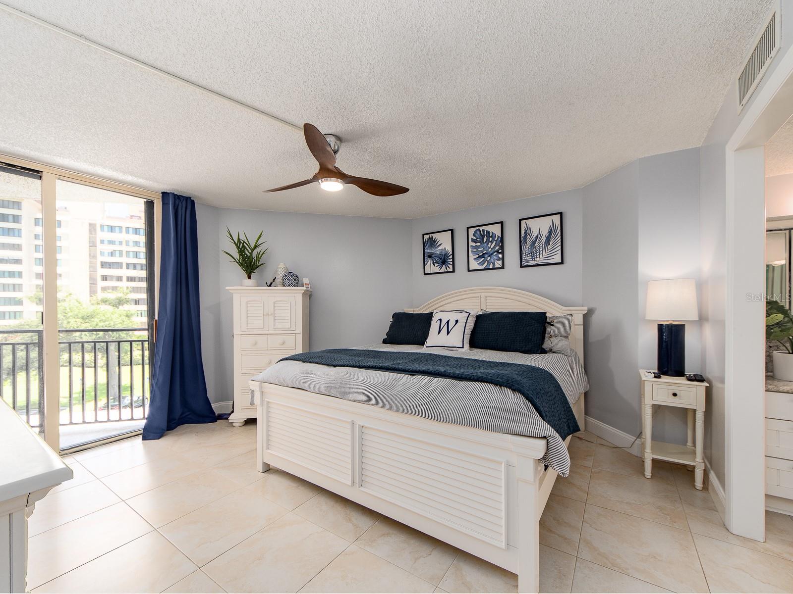 ISLAND WALK CONDO - Residential