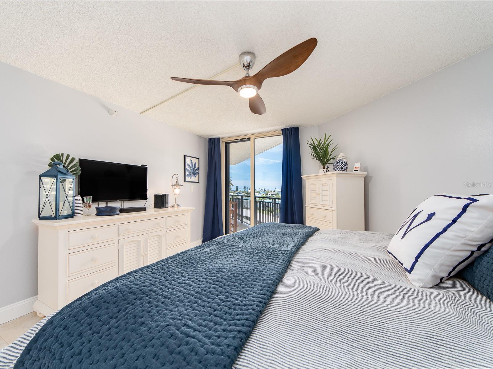 ISLAND WALK CONDO - Residential