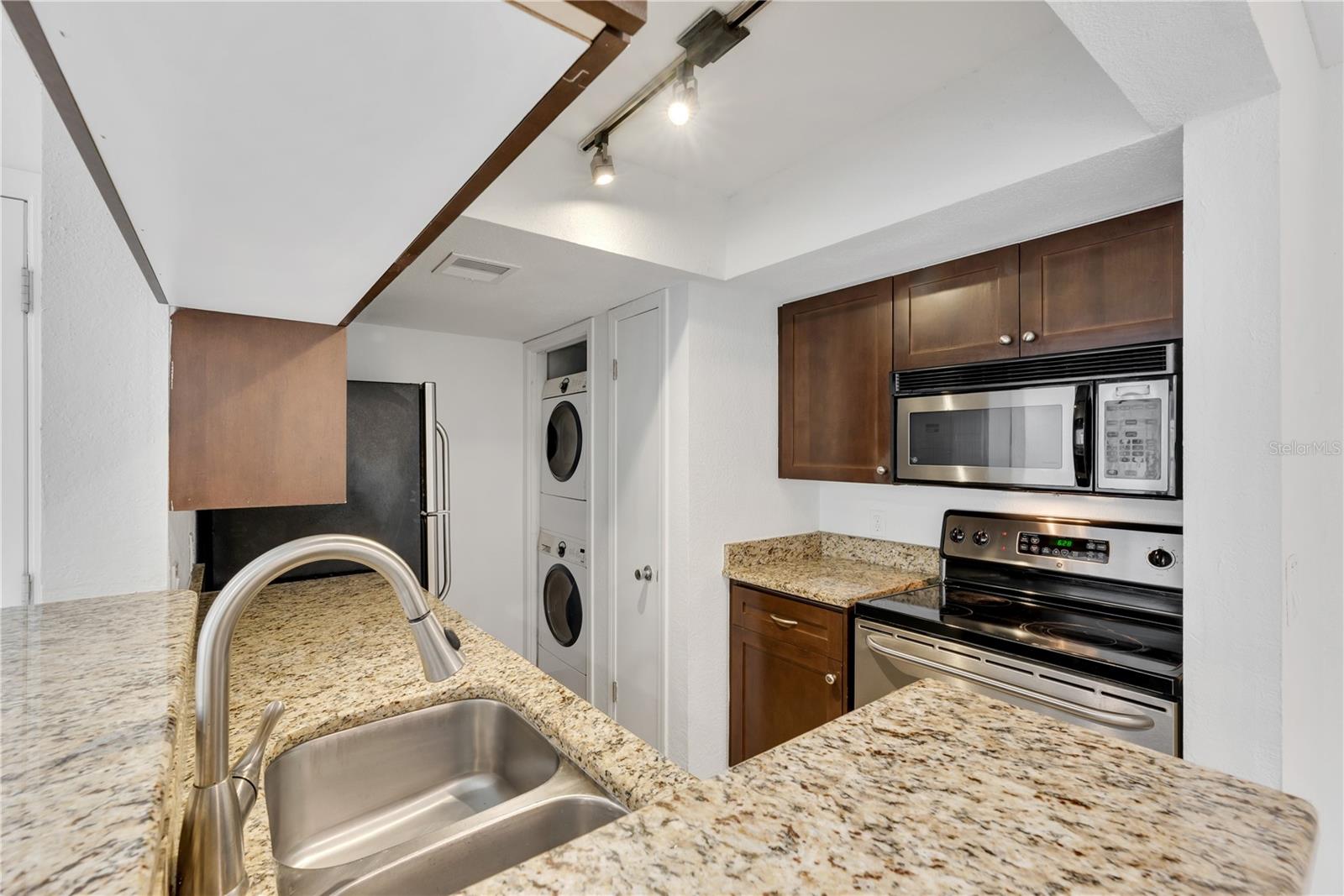 VANTAGE POINT CONDO - Residential