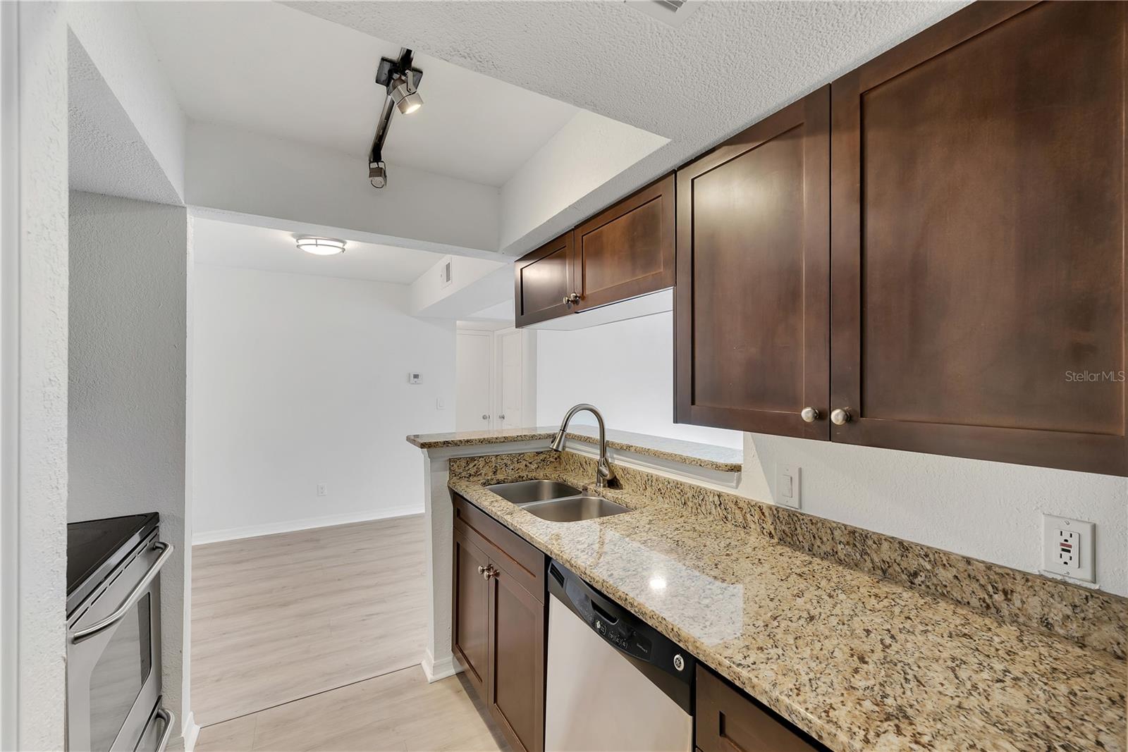 VANTAGE POINT CONDO - Residential