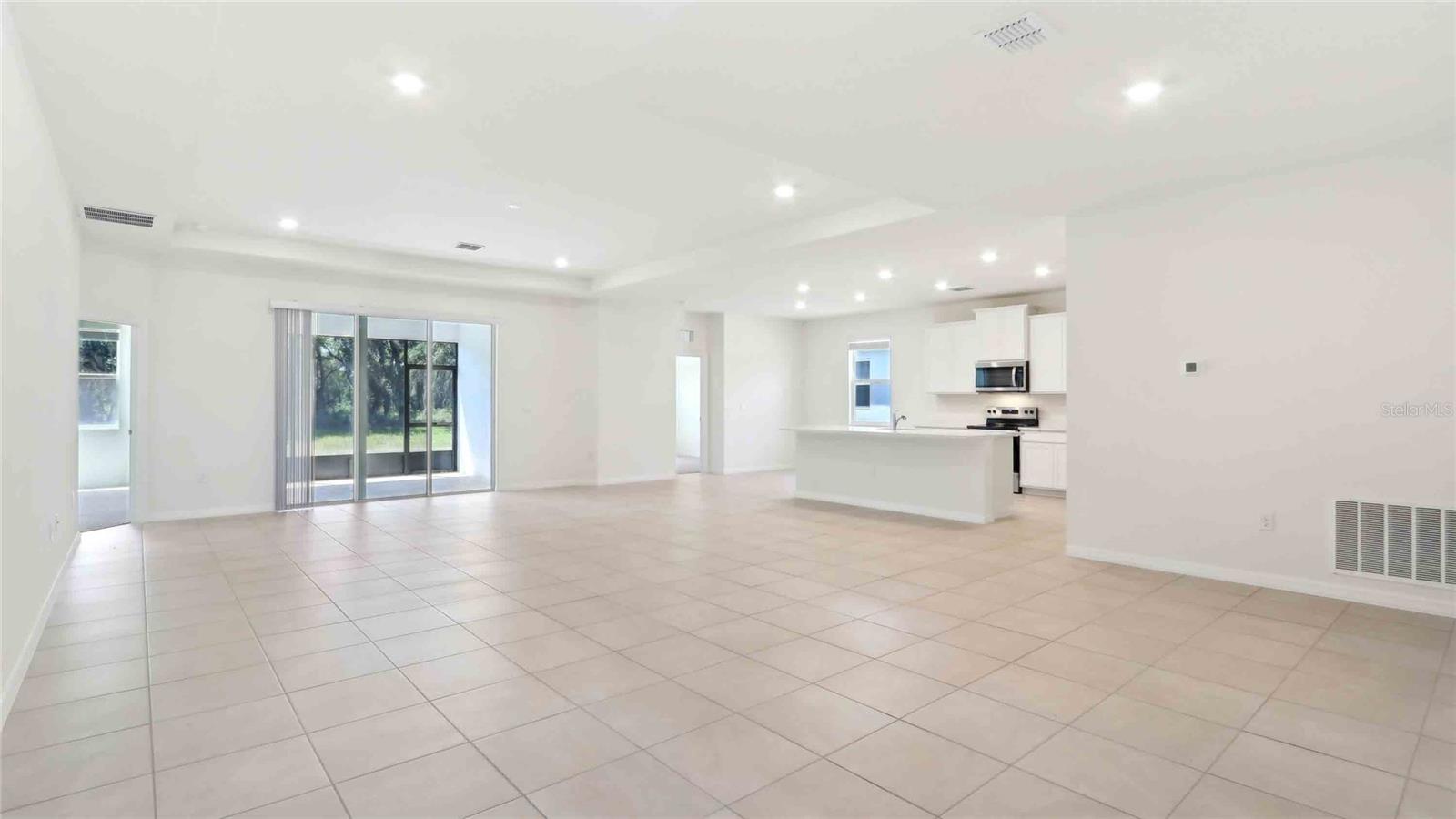 TWISTED OAKS - Residential
