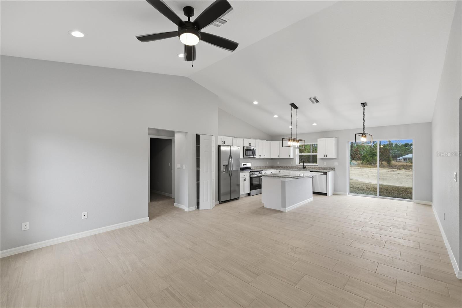 SILVER SPRINGS SHORES - Residential