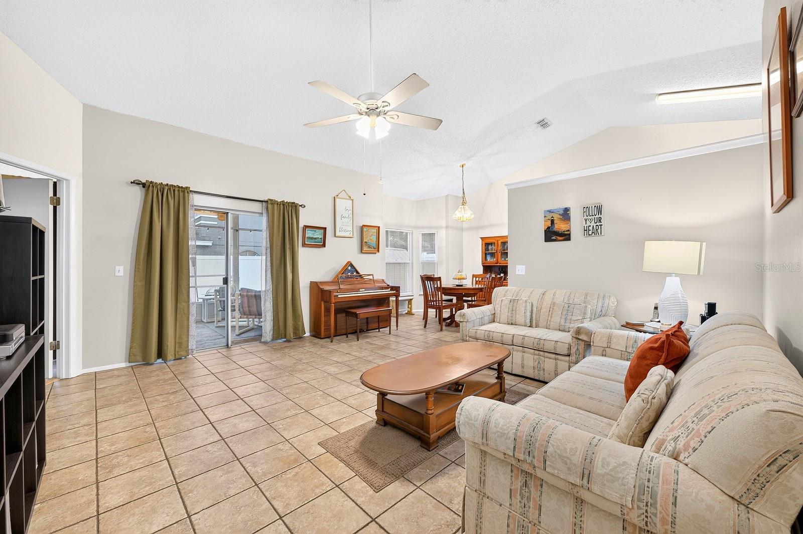 WOODFIELD OAKS - Residential