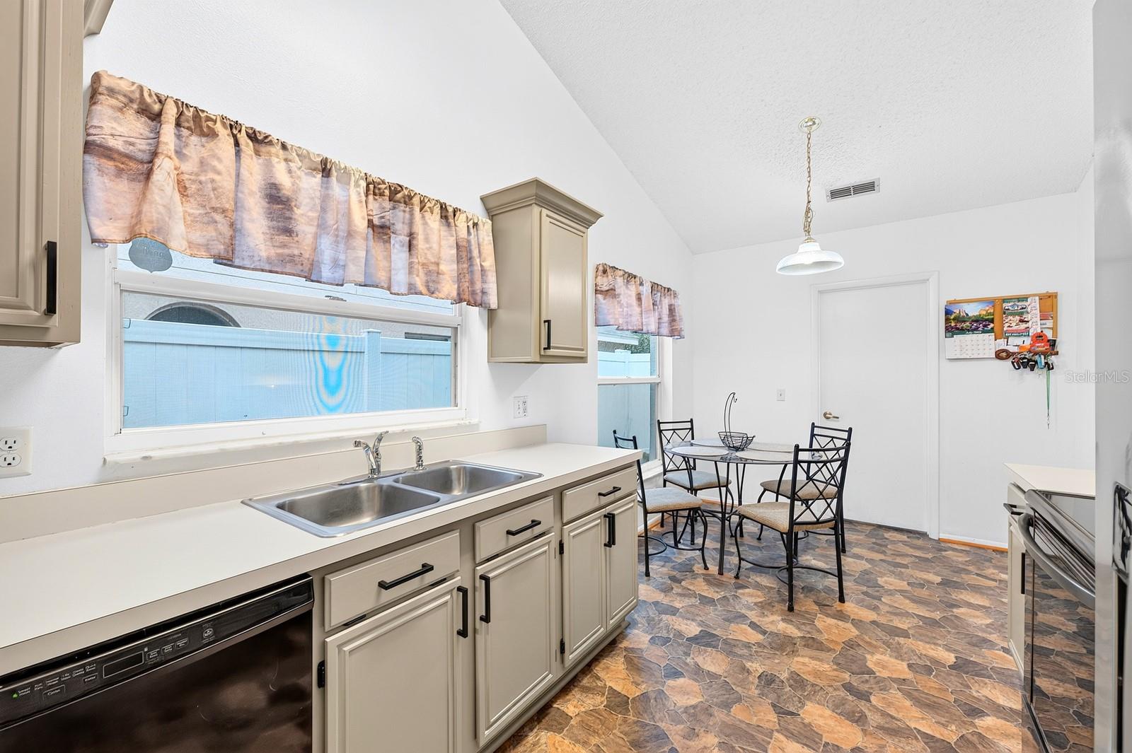 WOODFIELD OAKS - Residential